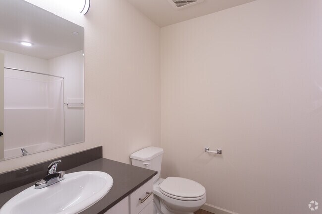 1BR, 1BA - 683SF