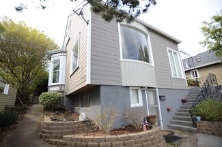 7617 S Hood Ave Unit 2, Portland, OR 97219