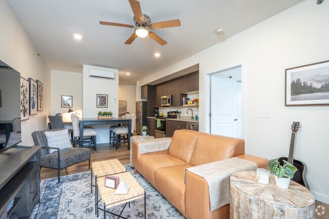 1BR, 1BA - 771SF - Living Room