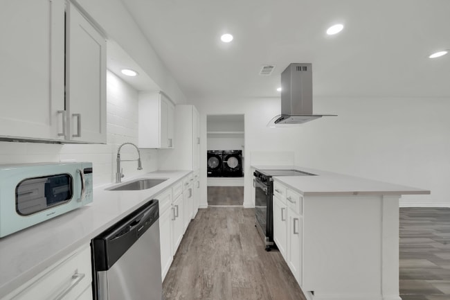 4622 Bayview Dr, Dallas, TX 75211 - photo 5