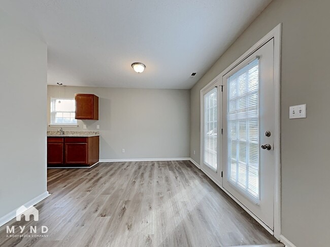 10922 Olde English Dr, Charlotte, NC 28216 - photo 5