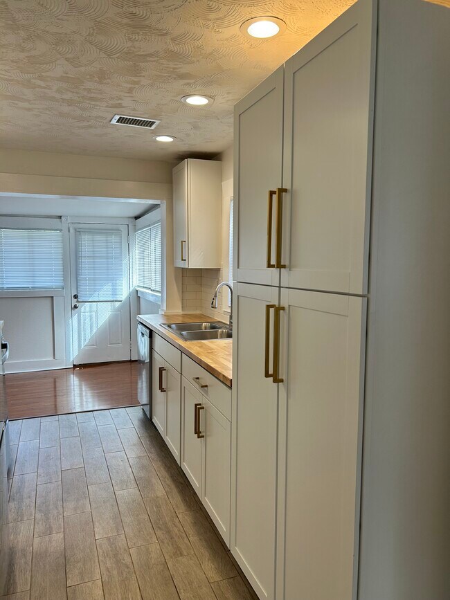 2443 4th Ave N unit House, Saint Petersburg, FL 33713 - photo 5