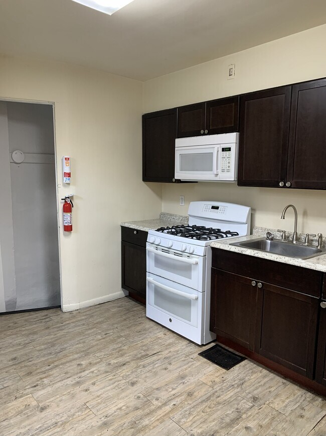 3218 Joe Hammer Square, Pittsburgh, PA 15213 - photo 3