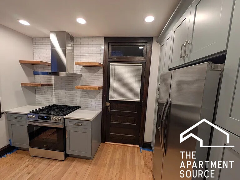 2626 W Devon Ave unit 201, Chicago, IL 60659 - photo 1