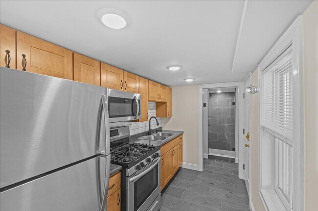 375 St Paul St unit 7, Burlington, VT 05401 - photo 3