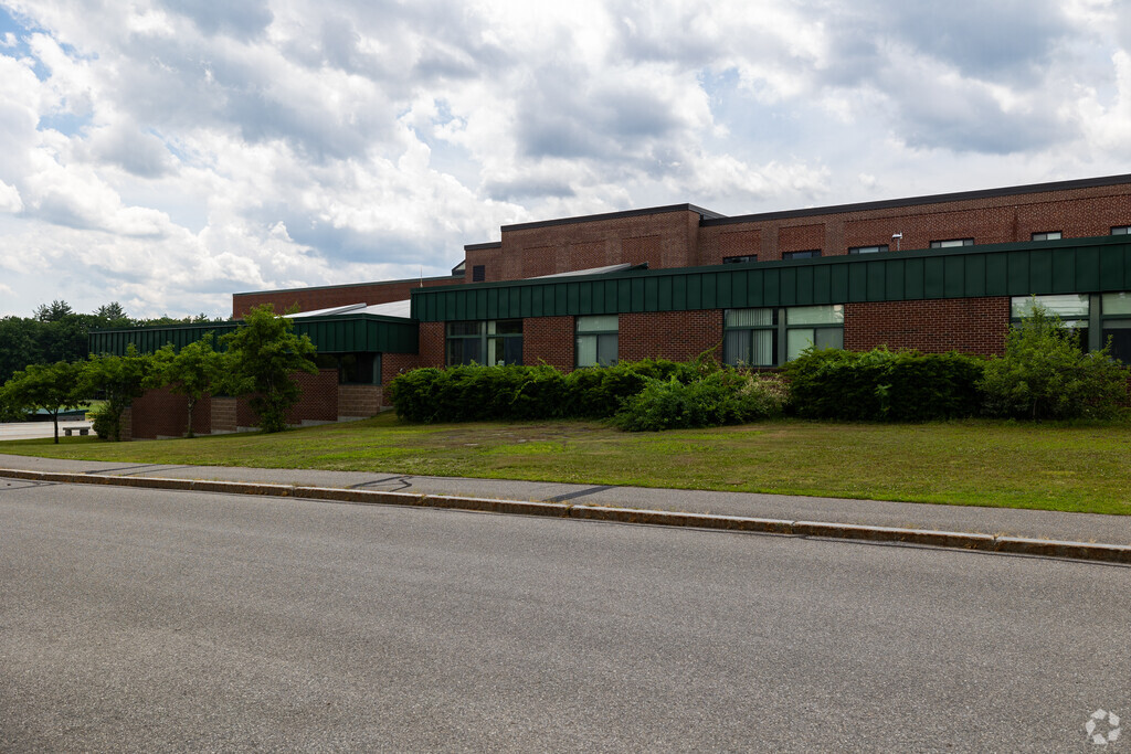 Hopkinton Middle School in the town of Hopkinton serves grades 6-8.