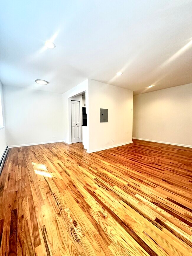 6954 N Sheridan Rd unit 203, Chicago, IL 60626 - photo 4