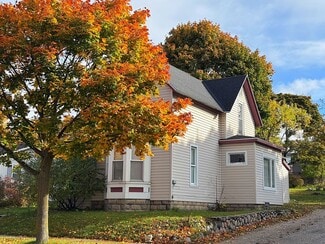 1115 Emmet St, Petoskey, MI 49770