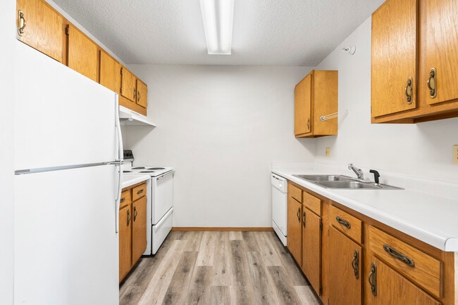 Rolling Meadows Apartments, Waverly, IA 50677 - photo 2