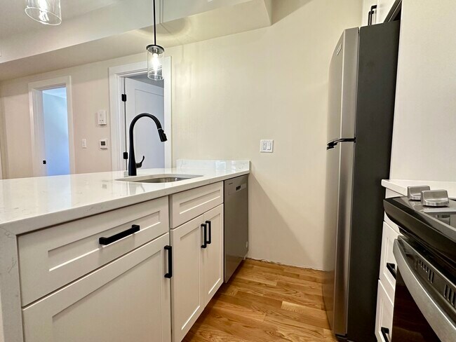 76 N Margin St unit 5F, Boston, MA 02113 - photo 5
