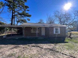 2007 Creswell St, Waycross, GA 31503