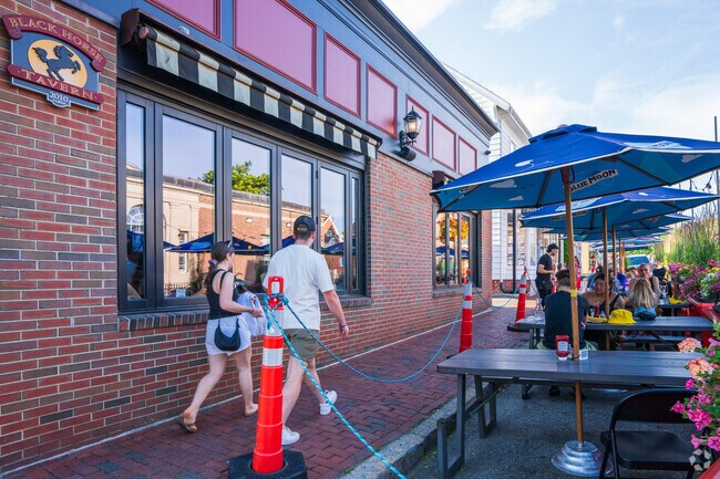 Winchester Center is the hub for walking around and enjoying outdoor dining options at restaurants like the Black Horse Tavern.
