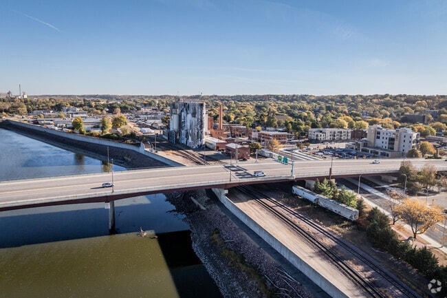 The Prairie in Mankato offers downtown proximity with spacious lawns and quiet streets.