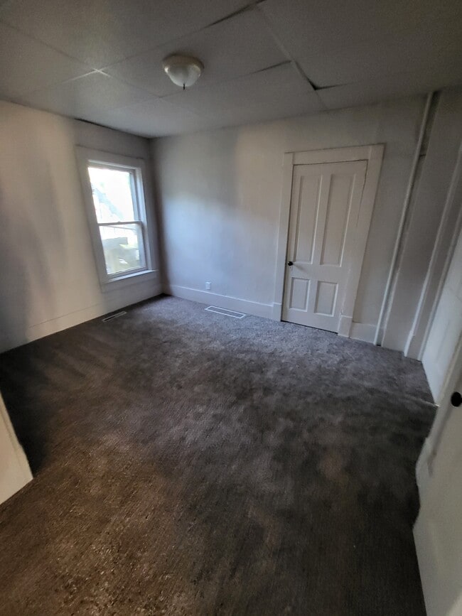 378 W Division St unit Lower, Fond Du Lac, WI 54935 - photo 7