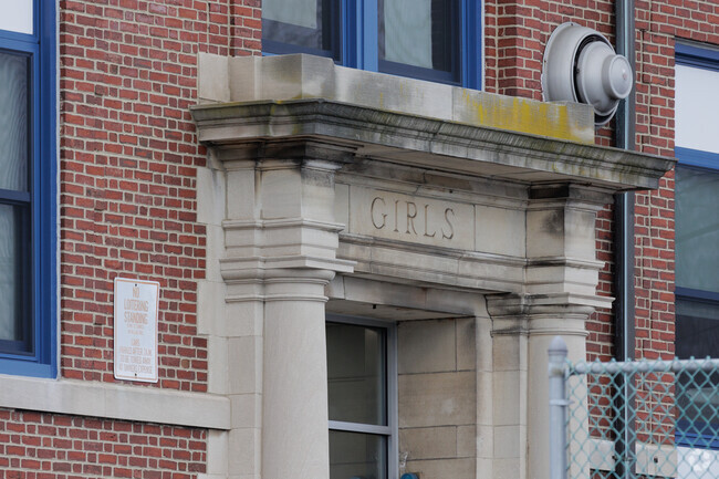 Grant Elementary School in Ridgefield Park, NJ has 207 students.