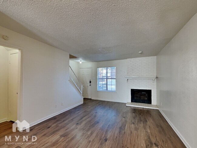 2806 Wimbledon Ct unit B, Garland, TX 75041 - photo 3