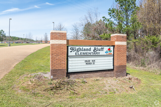 Highland Bluff Elementary School has a student to teacher ratio of 15 to 1.
