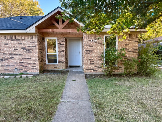 806 Wildwood Ln, Grapevine, TX 76051 - photo 2