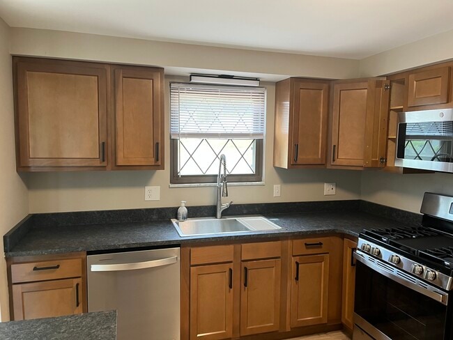 608 Sangree Rd, Pittsburgh, PA 15237 - photo 5