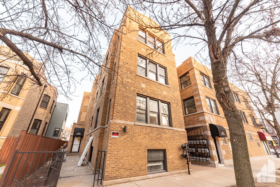 2045 W Montrose Ave unit 2020-2022-1A, Chicago, IL 60618 - photo 1