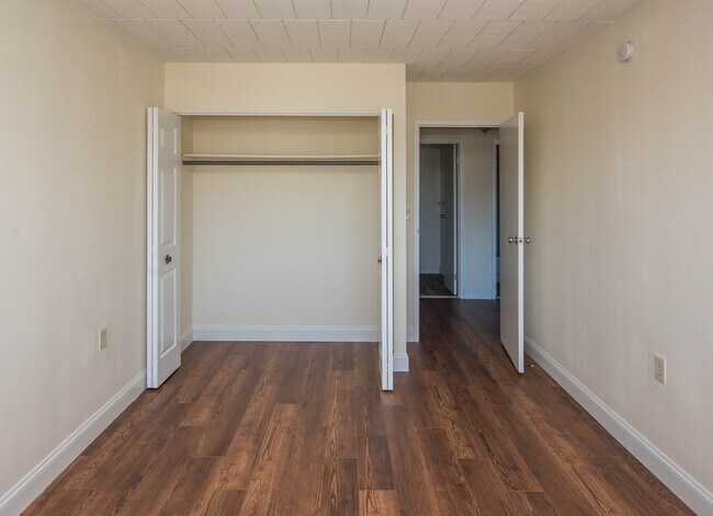 Whitney Towers in the heart of the Hamden's Centerville Neighborhood, Hamden, CT 06518 - photo 5