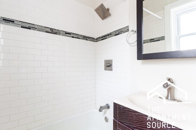 660 W Roscoe St unit 3, Chicago, IL 60657 - photo 7