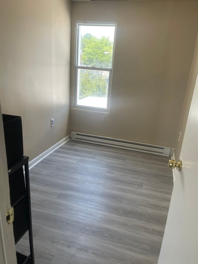 1135 Lancaster Ave unit B, Wilmington, DE 19805 - photo 6