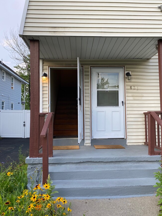 821 Hamilton St unit Upper, Schenectady, NY 12307 - photo 2