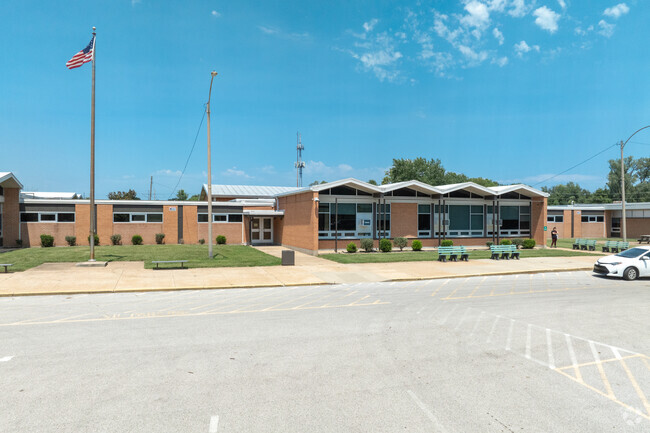 Douglas Elementary got an overall B- grade on Niche.