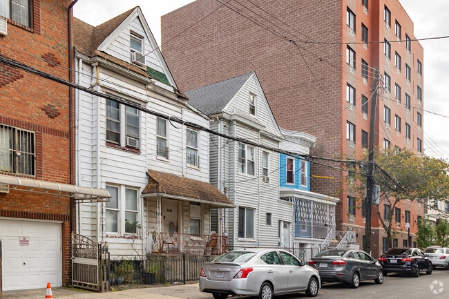 Kingsbridge Heights provides a welcoming and lively environment for its residents.