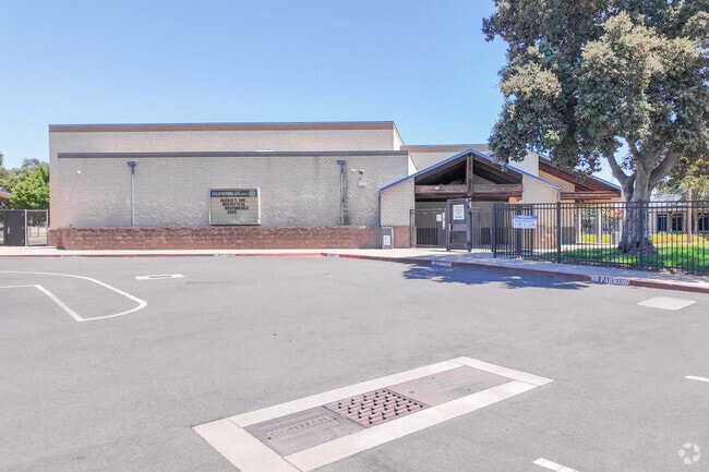 Oakwood Elementary is a well-kept facility in Stonewood, Stockton.