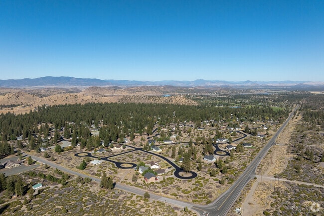 Winding streets and cul-de-sacs shape Lake Shastina’s quiet residential area.