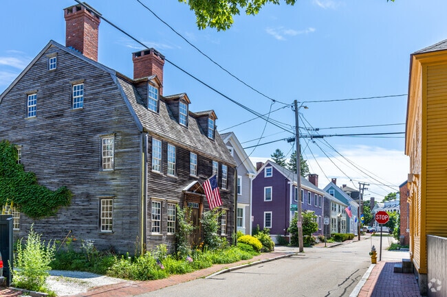 Downtown Portsmouth is full of beautiful Colonial Revival styled homes around the area.
