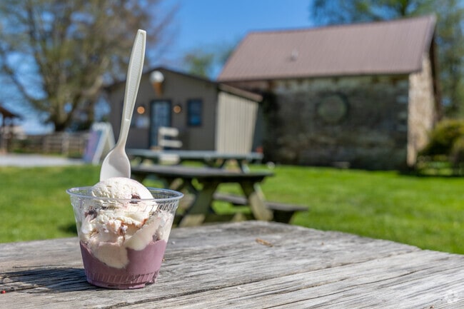 Hockessin residents can grab some freshly made ice cream from the Woodside Farms Creamery.