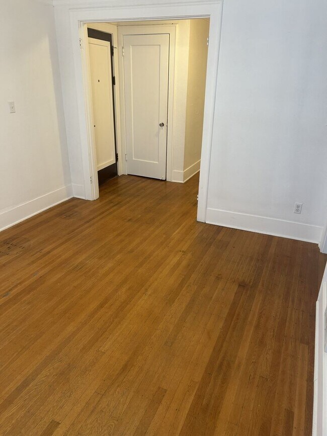 The Frederick Apartments, Seattle, WA 98105 - photo 3