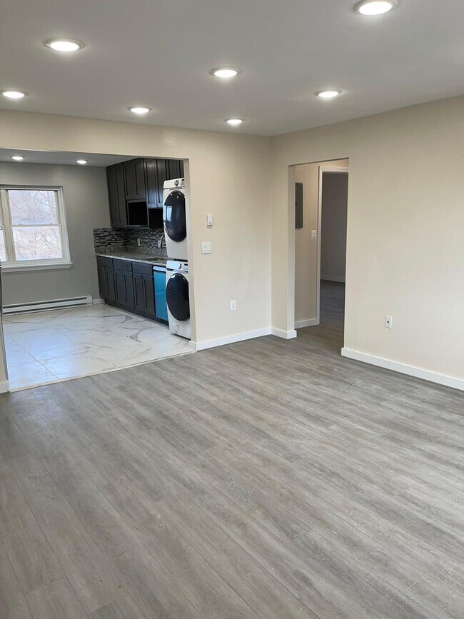 Sutton Place, Groton, CT 06340 - photo 4