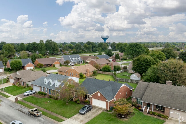 Apollo is located near great shopping and dining options.