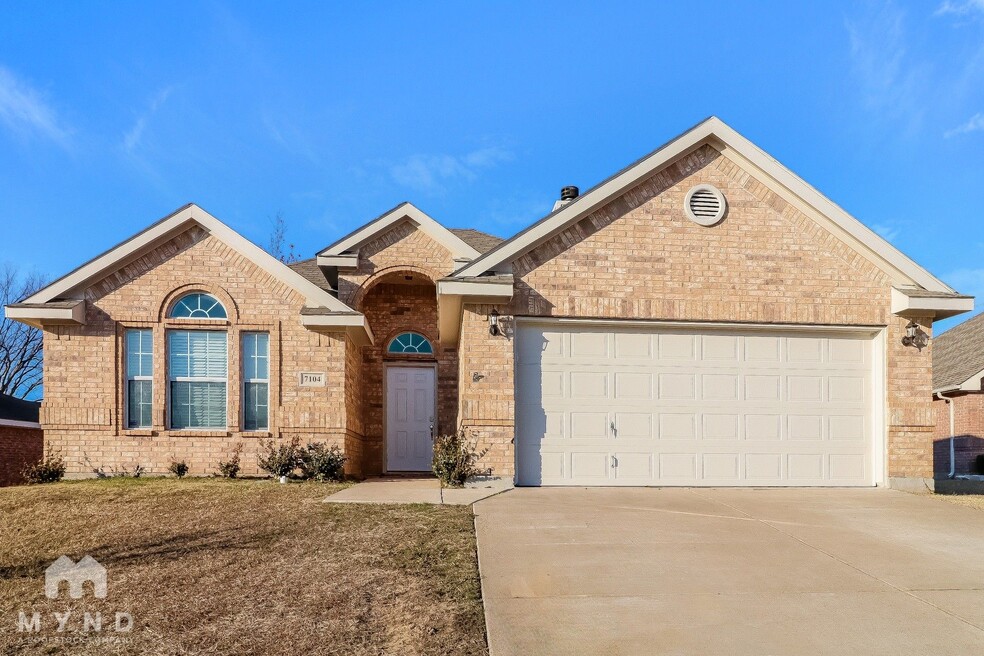 7104 Stewart Ln, Benbrook, TX 76126 - photo 1