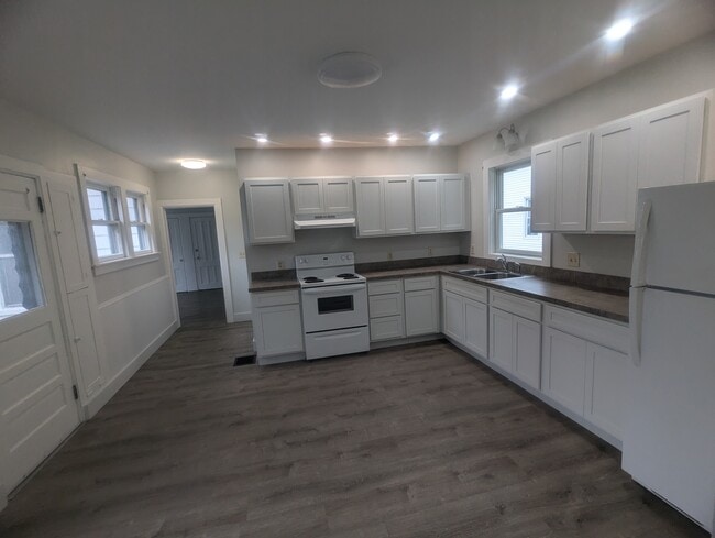 201 Division St unit 201, Bennington, VT 05201 - photo 2