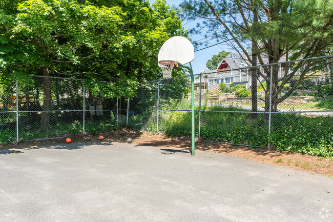 The Peaks Island School offers a basketball court.