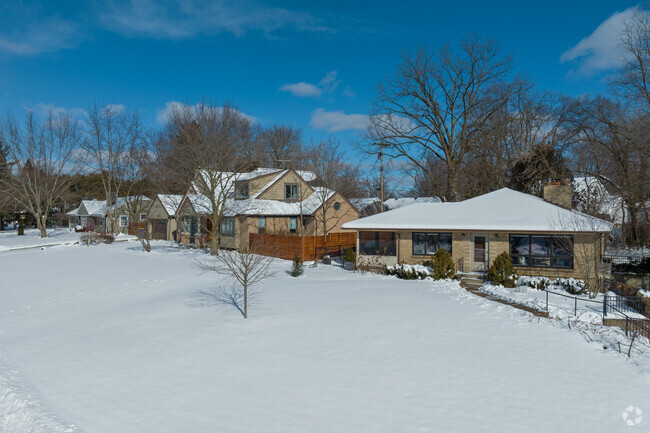 Welcome to the Michigan Oaks Community in Grand Rapids, Michigan.