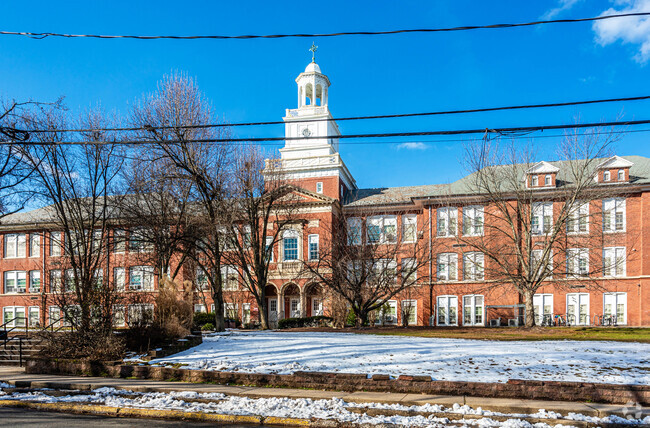 Maplewood Middle School serves Maplewood, NJ.