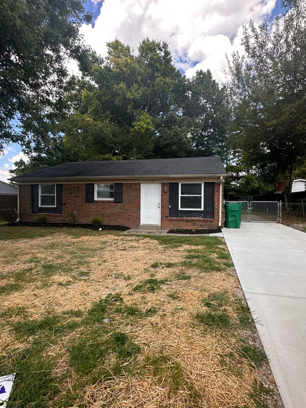 150 E Blue Jay Rd, Louisville, KY 40229