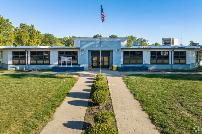 The teachers at Central Elementary School in Roxana get a grade of B from Niche.com.