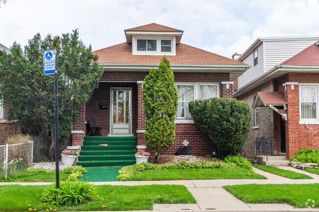The Chicago bungalow is a famous architectural style in Calumet Heights.