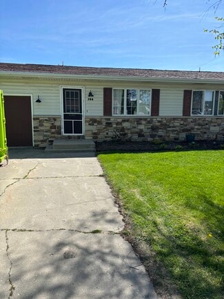 102 Westgate Dr, Iron Ridge, WI 53035