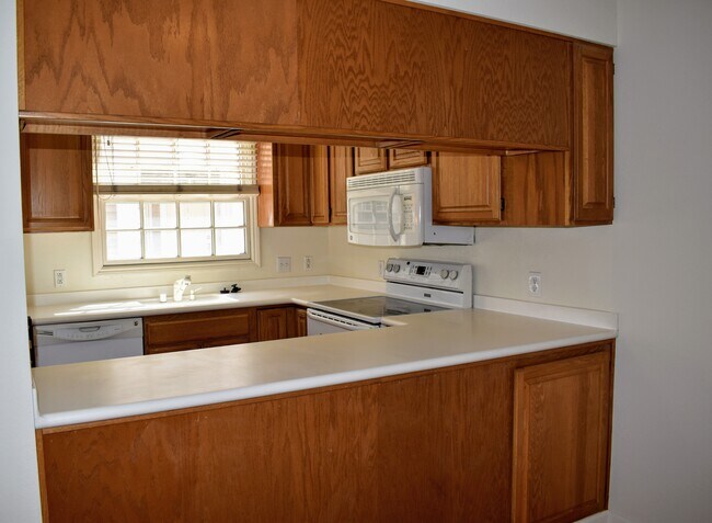 1555 Cherry St unit 3, San Carlos, CA 94070 - photo 2