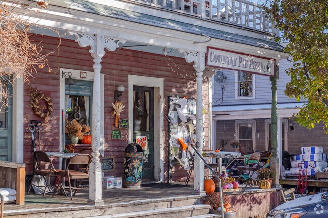 Country Pie Pizza is a modest local eatery in Ashfield where you can get a slice or whole pie.