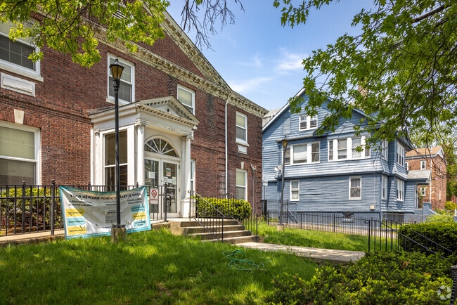 Step in to the Newark Public Library - Weequahic Branch to check out the latest novels or brush up on exam revision, located in Weequahic, NJ.