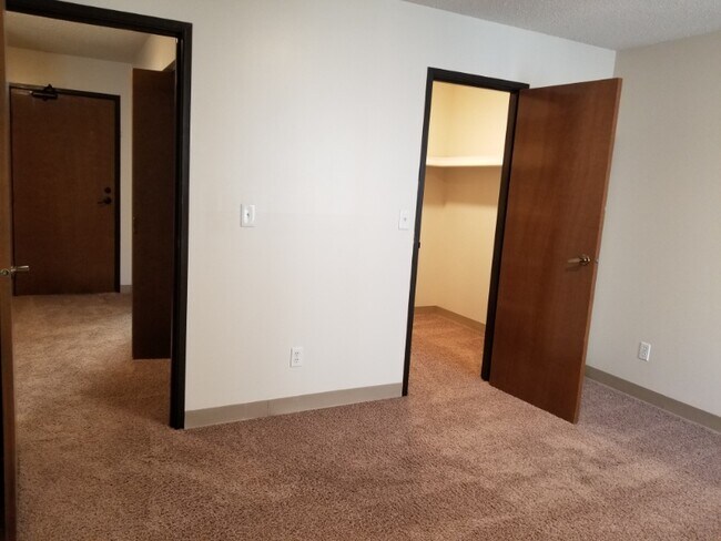 Civic Center Court Apartments, Des Moines, IA 50309 - photo 6